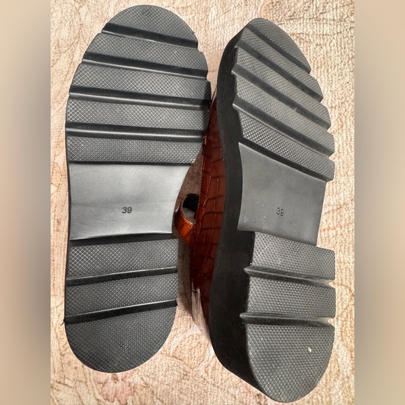 Neiva Croc-Embossed Leather T-Bar Mary-Jane - Picture 5 of 5